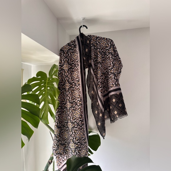 Scarf - Picture 1 of 1